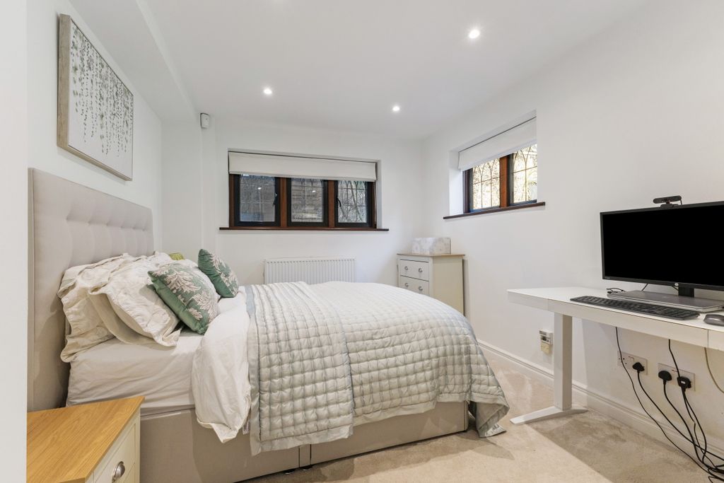 Additional image 12 of 5 bed detached house for saleBlind Lane, Bourne End SL8