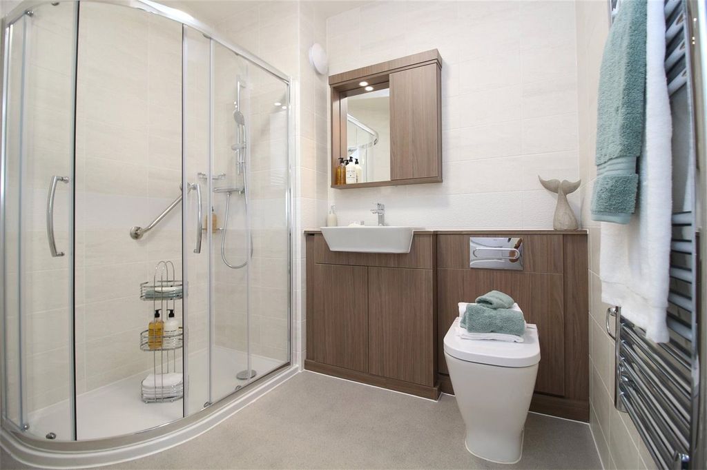 Additional image 9 of 2 bed flat for saleNorth Close, Lymington SO41