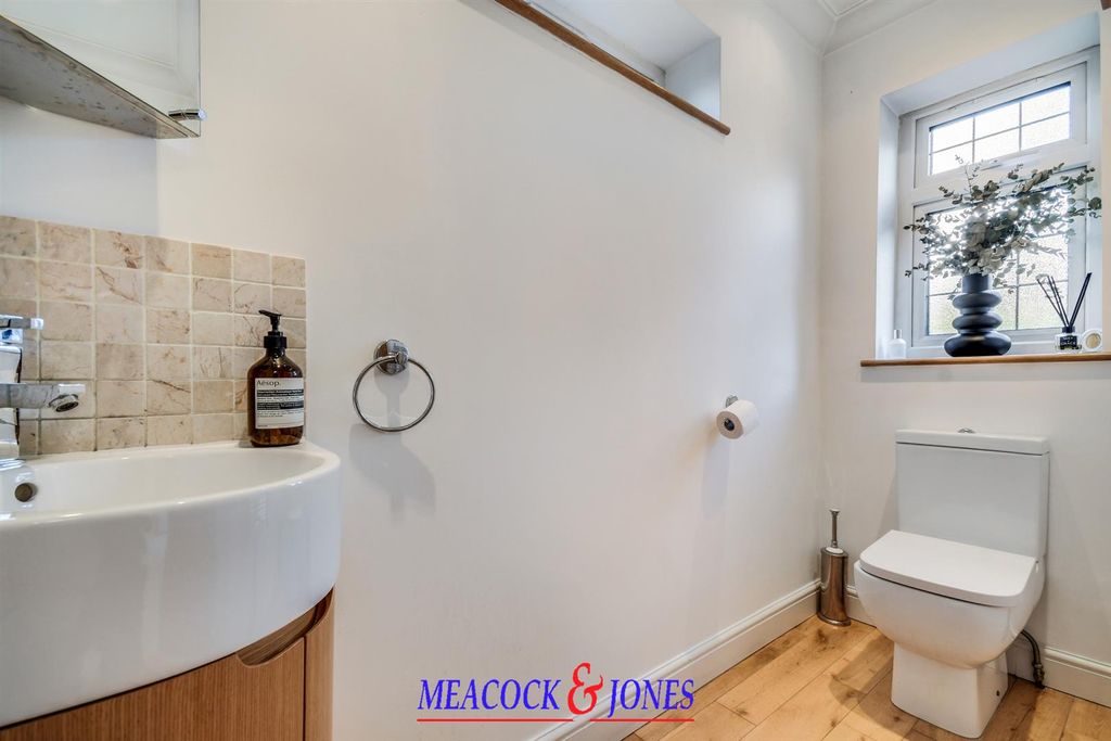Additional image 12 of 5 bed detached house for saleMount Avenue, Hutton Mount, Brentwood CM13
