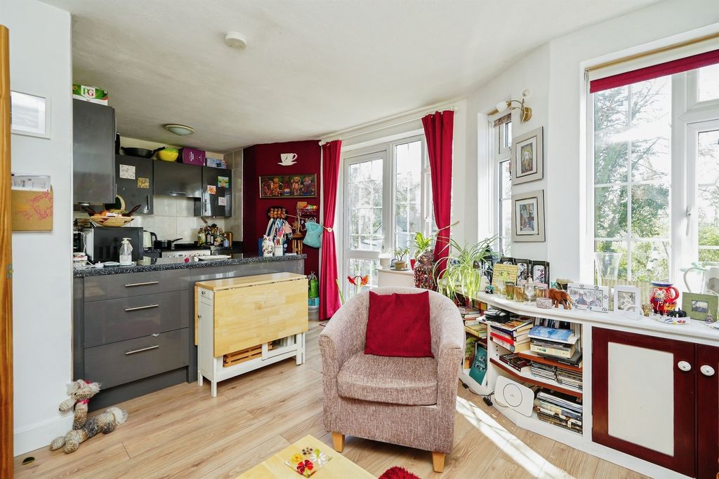 Additional image 5 of 2 bed flat for saleHill House, Overthorpe, Banbury OX17