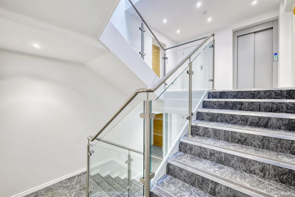 Additional image 17 of 2 bed flat for sale41 Shenfield Road, Shenfield, Brentwood CM15