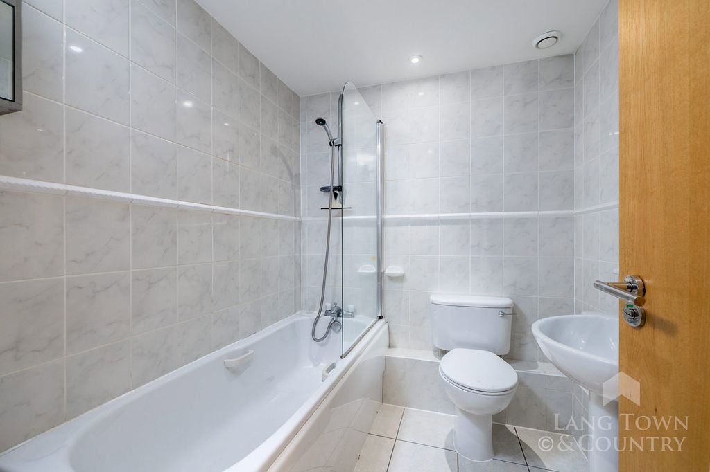 Additional image 8 of 2 bed flat for saleDiscovery Wharf, North Quay, Sutton Harbour PL4
