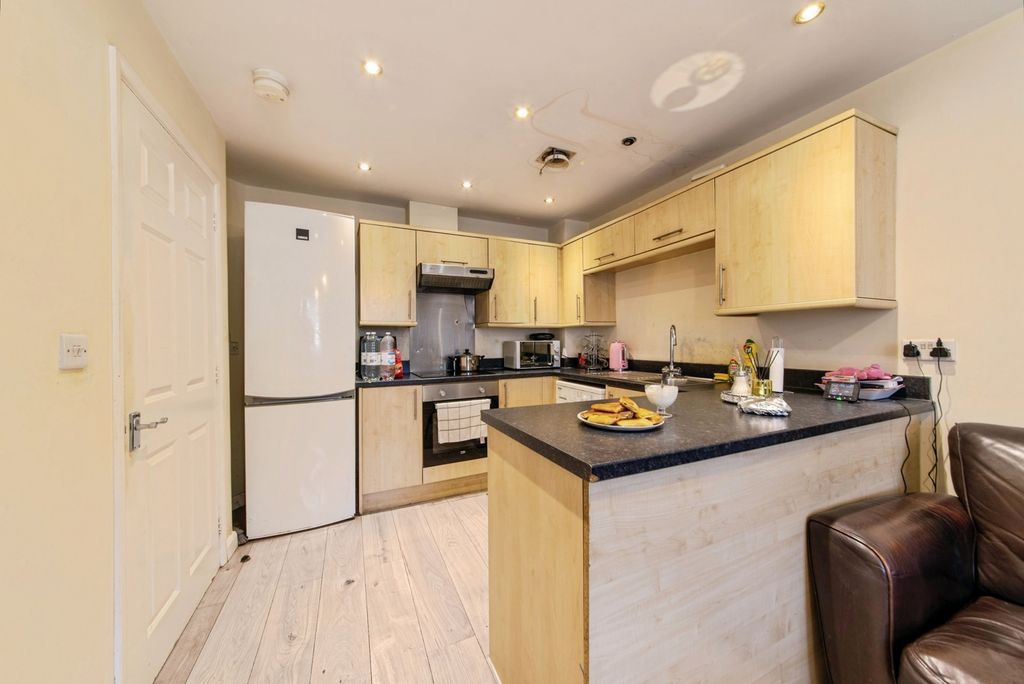 2 bed flat for saleCastle Square, Wyberton West Road, Boston, Lincolnshire PE21 photo 3