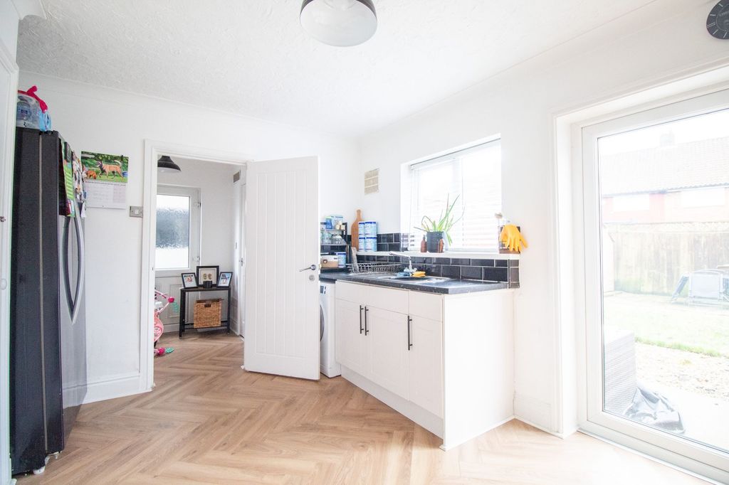 Additional image 5 of 3 bed semi-detached house for saleTamar Grove, Hull HU8