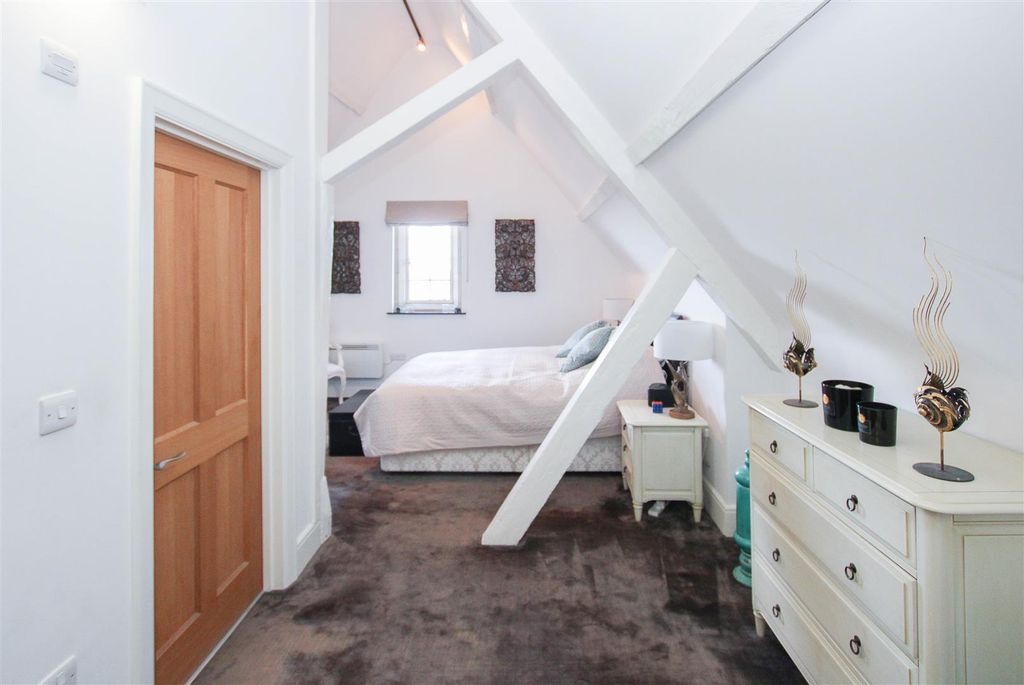 Additional image 7 of 2 bed flat for saleThe Galleries, Warley, Brentwood CM14