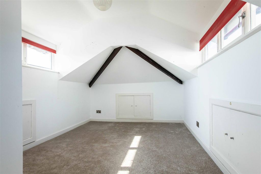 Additional image 10 of 2 bed flat for saleWestern Terrace, The Park NG7