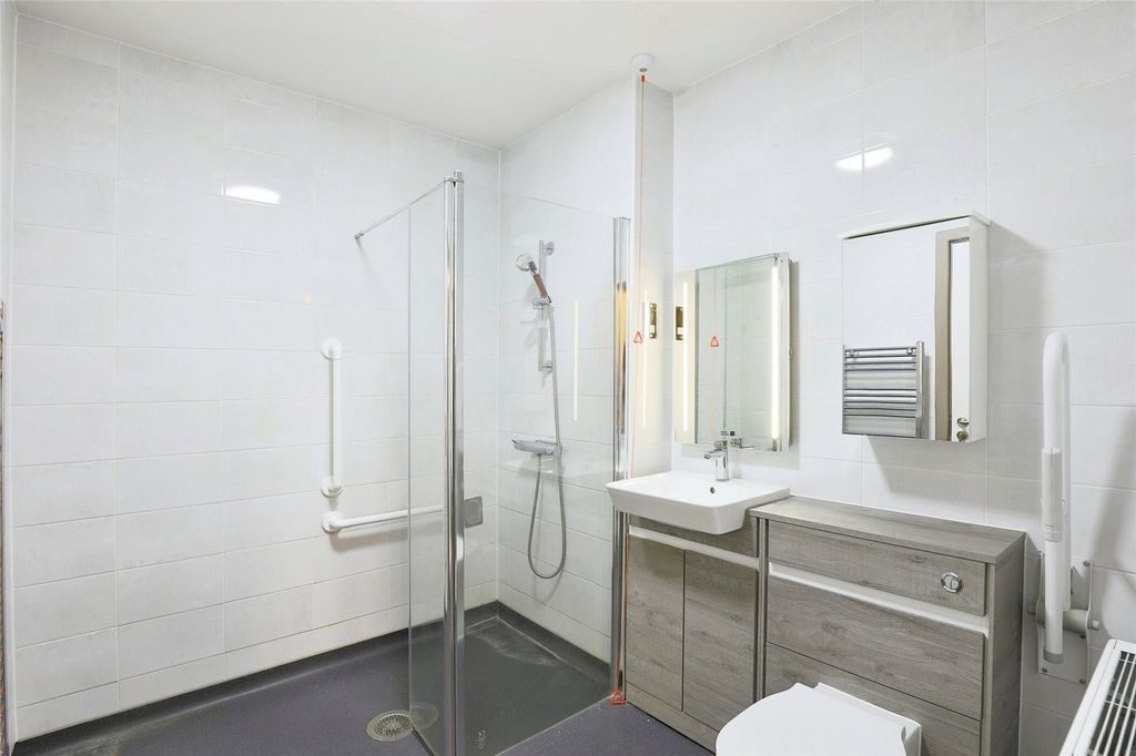 2 bed flat for saleParsons Gardens, Sargent Square, Broadway WR12 photo 4