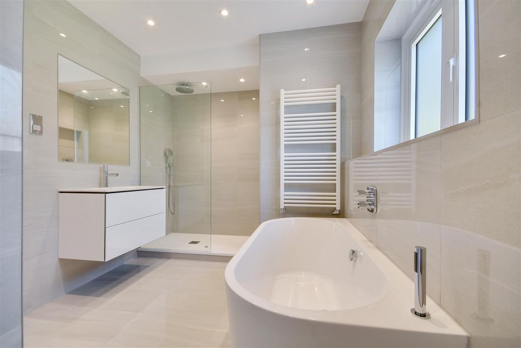 Additional image 34 of 6 bed detached house for saleWambrook Close, Hutton Mount, Brentwood CM13