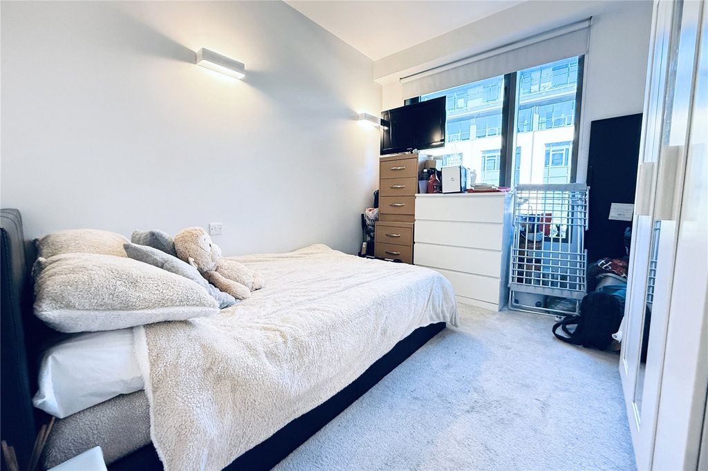 Additional image 3 of 2 bed flat for saleWokingham Road, Bracknell, Berkshire RG42