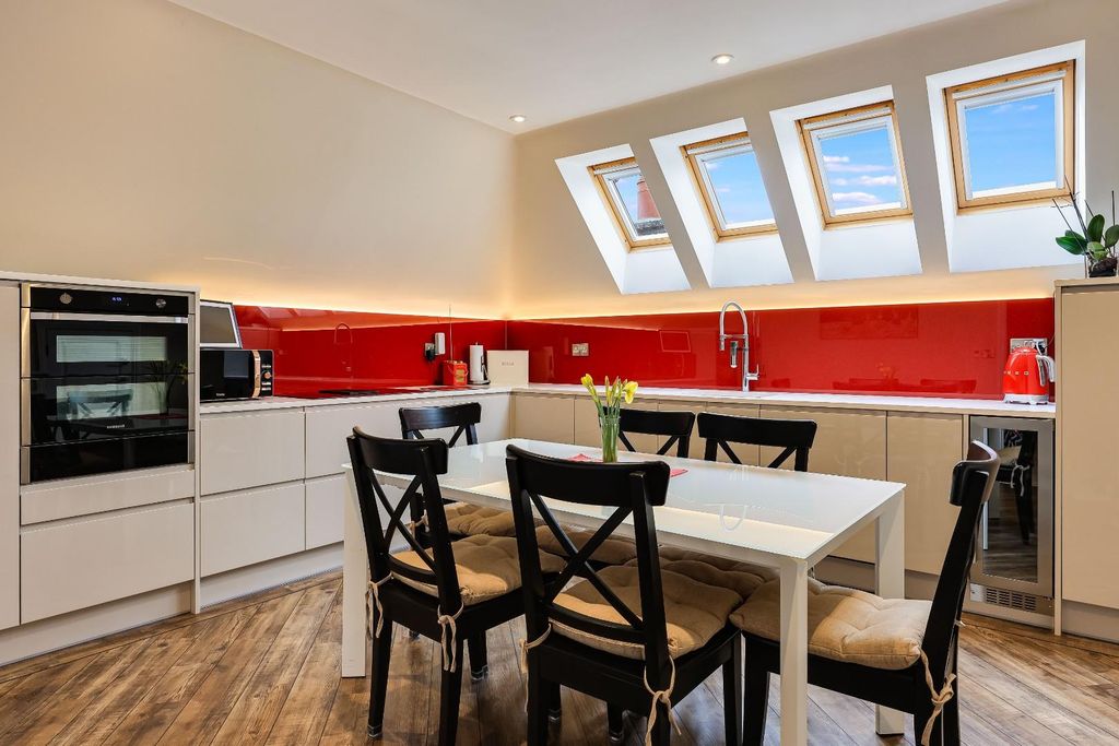 Additional image 3 of 2 bed flat for sale193 Huntingdon Road, Cambridge CB3