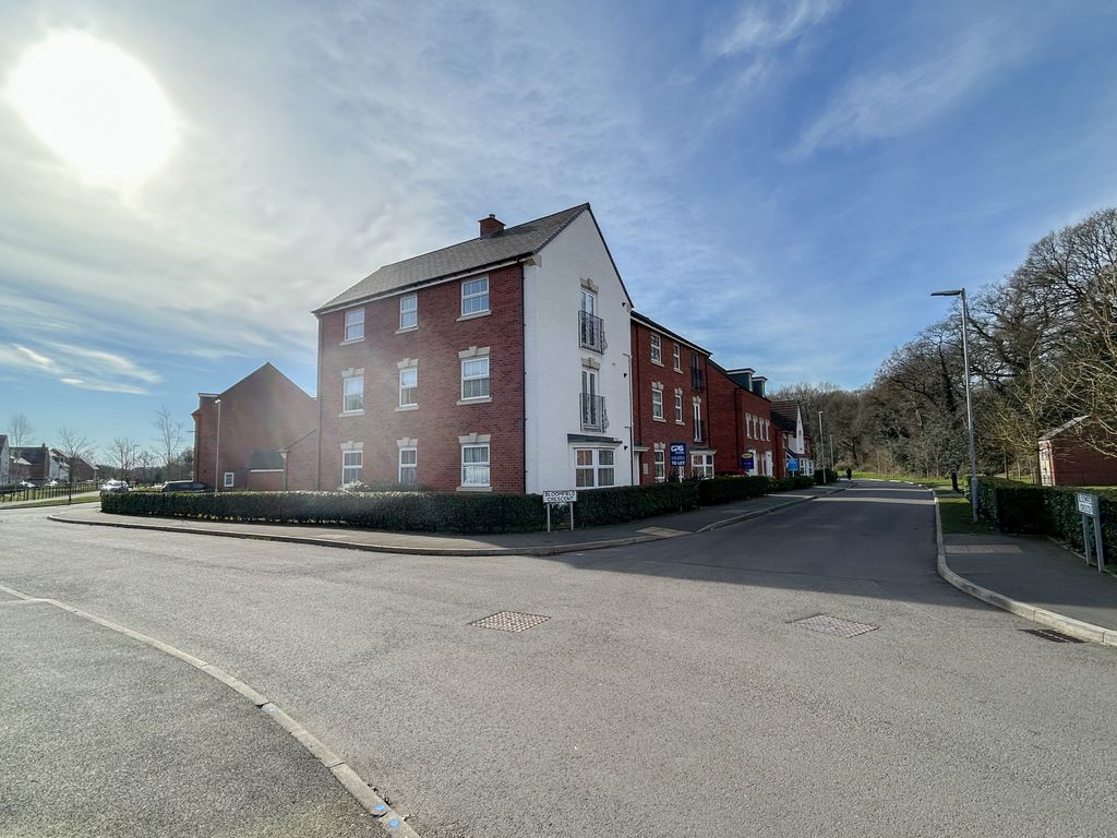 2 bed flat for saleBloomfield Crescent, Doseley TF4 photo 2