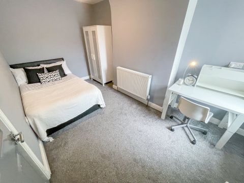 Prescot Road L7, Room to rent