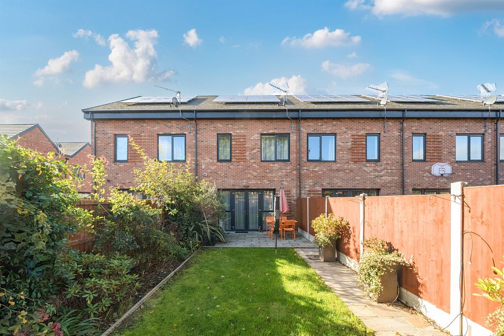 Additional image 10 of 3 bed terraced house for saleReynard Way, Brentford TW8