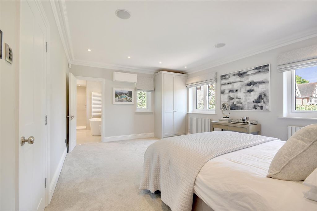 Additional image 32 of 6 bed detached house for saleWambrook Close, Hutton Mount, Brentwood CM13
