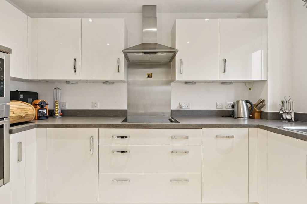 Additional image 7 of 2 bed flat for saleMarlow Road, Bourne End SL8