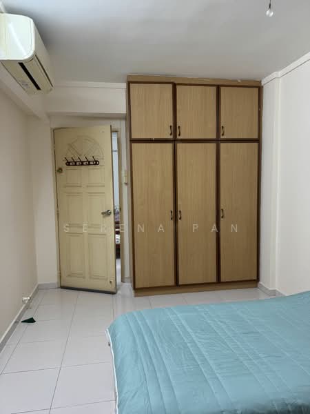 305 Tampines Street 32 photo 2