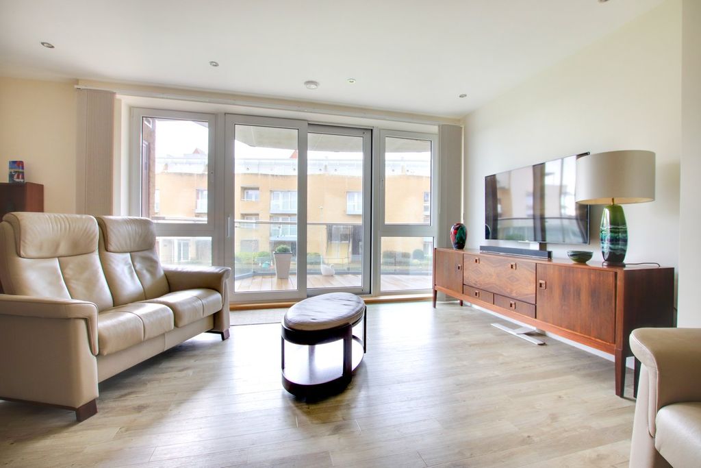 Additional image 7 of 2 bed flat for saleAlmansa Way, Lymington SO41