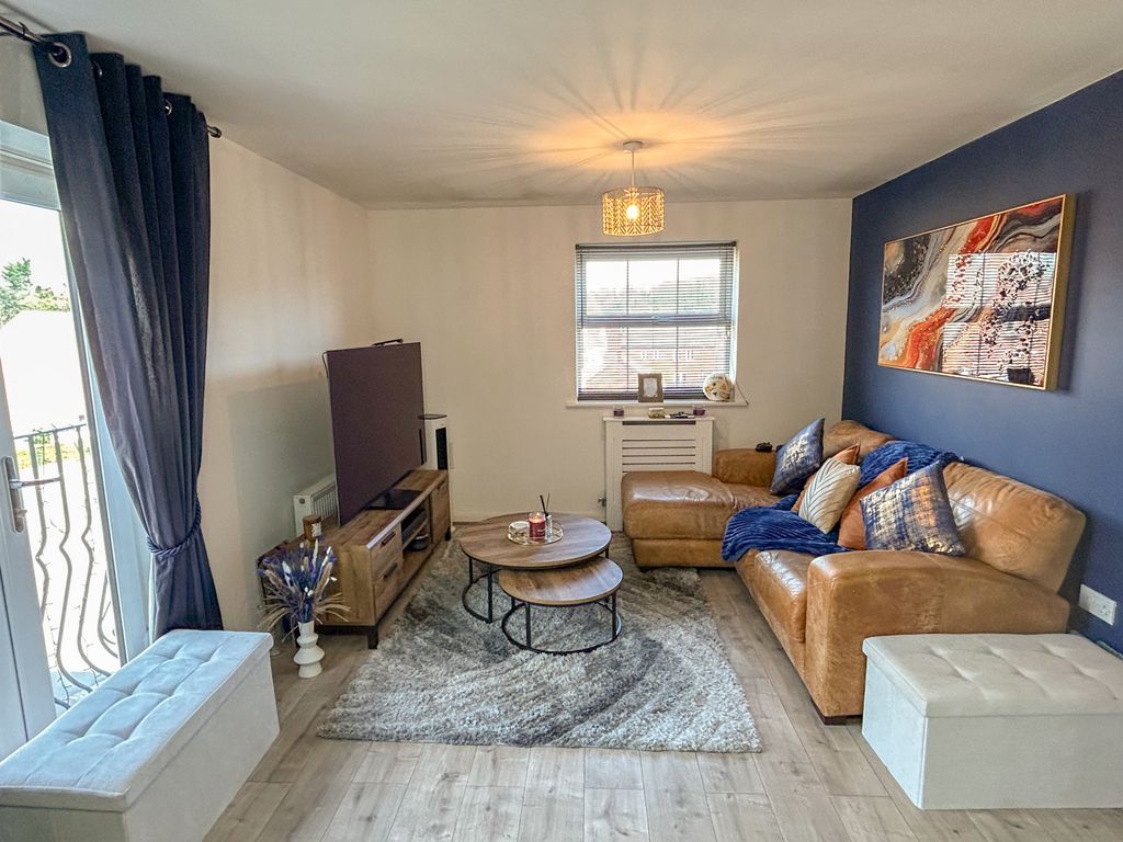 2 bed flat for saleBloomfield Crescent, Doseley TF4 photo 3