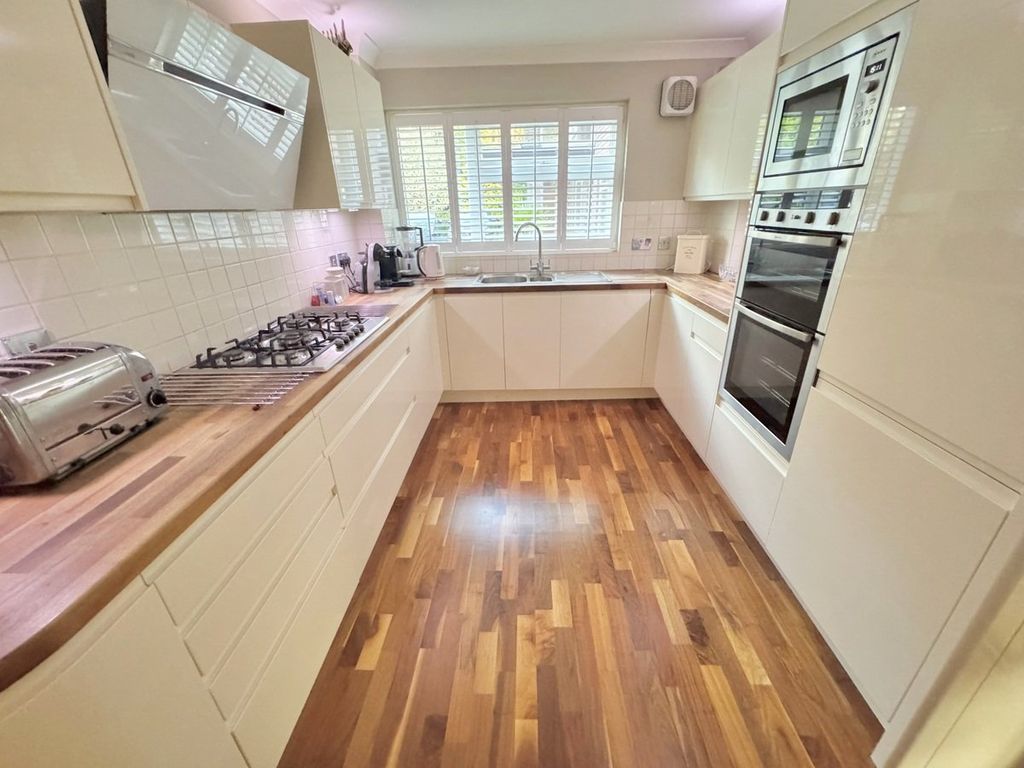 Additional image 11 of 3 bed flat for saleMartello Road South, Canford Cliffs, Poole BH13