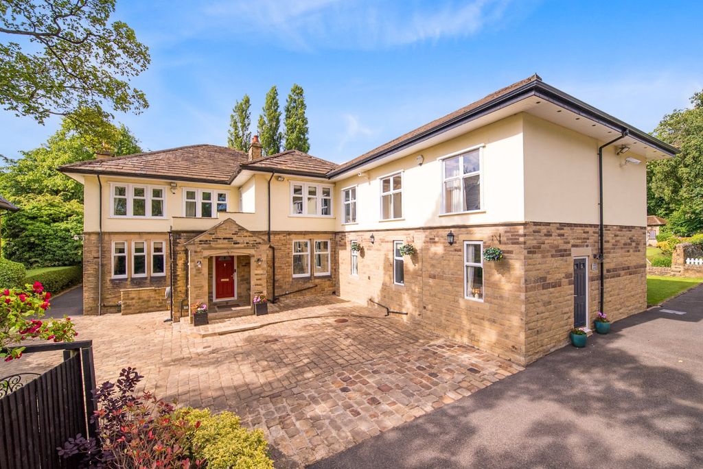 6 bed detached house for saleLeeds Road, Idle, Bradford, West Yorkshire BD10