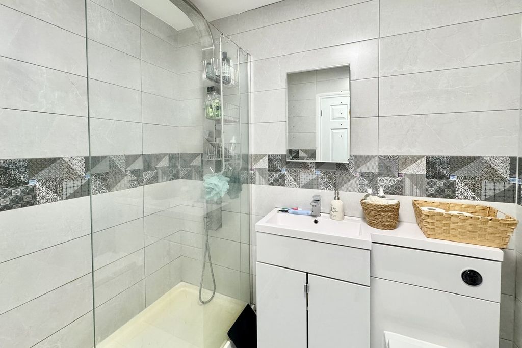 Additional image 12 of 2 bed flat for salePine House, Talbot Avenue, Talbot Woods, Bournemouth BH3