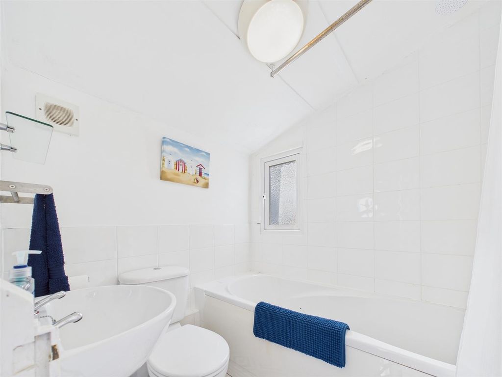 Additional image 10 of 3 bed chalet for saleLeadengate Close, Croyde, Braunton EX33