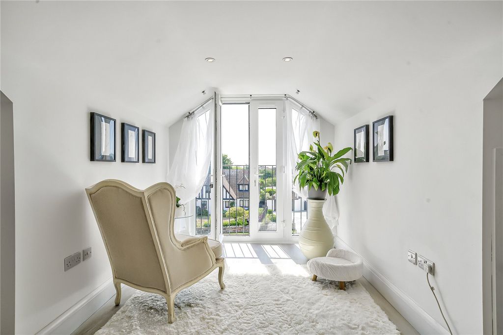 Additional image 21 of 6 bed detached house for saleSouth Walk, Middleton-On-Sea, West Sussex PO22
