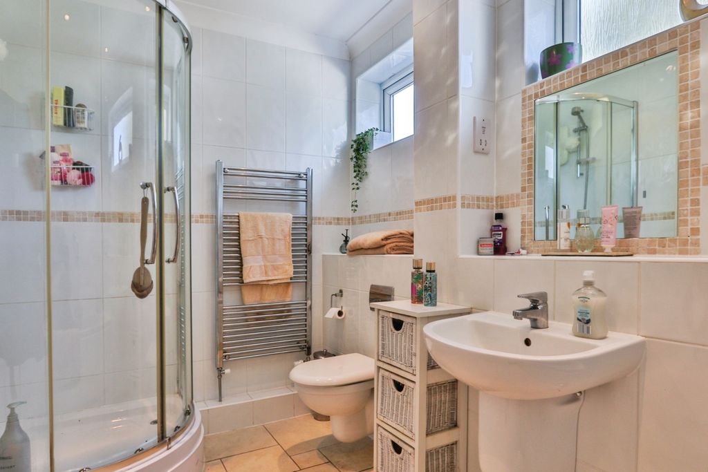 Additional image 10 of 3 bed flat for saleGrove Road, Bournemouth, Dorset BH1
