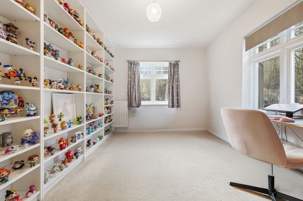 Additional image 6 of 2 bed flat for saleKestrel Close, Brentwood CM15