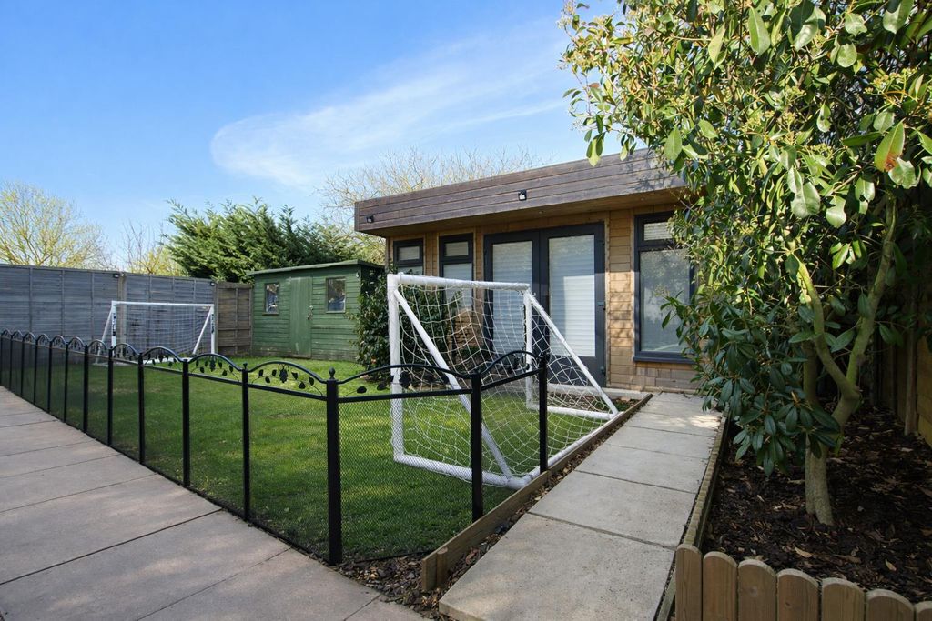 Additional image 6 of 6 bed detached house for saleTilehouse Close, Borehamwood WD6