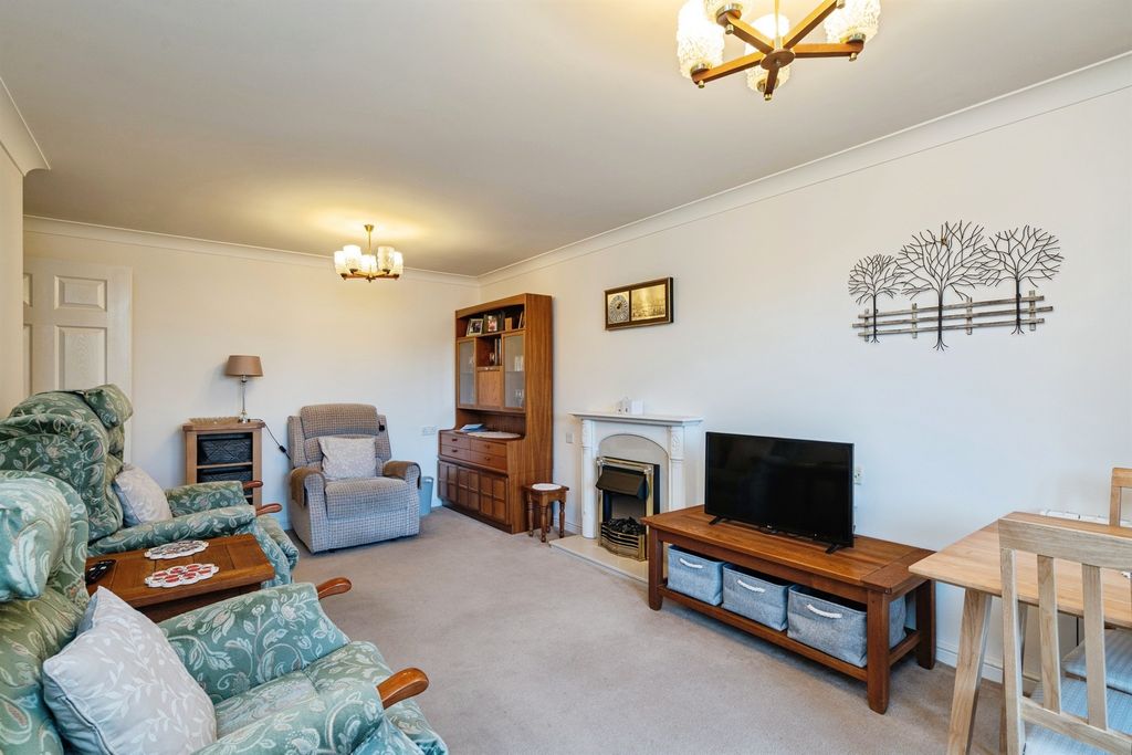 Additional image 4 of 2 bed flat for saleHanbury Court, Thetford IP24