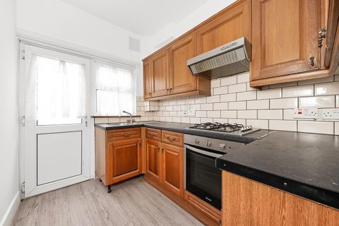 Woodville Road, Thornton Heath CR7