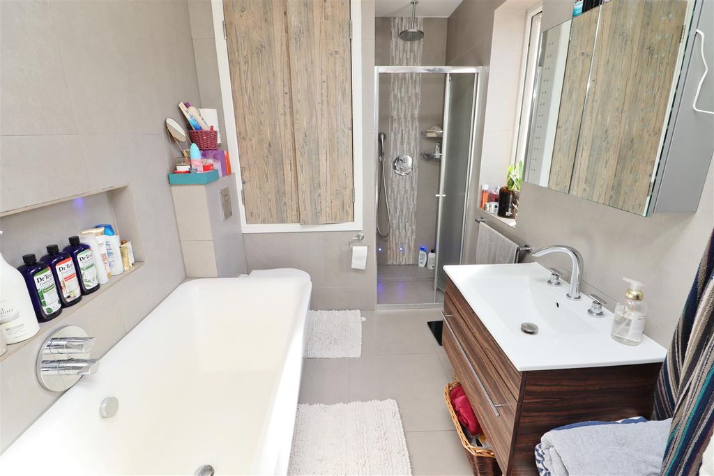 Additional image 16 of 5 bed semi-detached house for saleStanborough Avenue, Borehamwood WD6