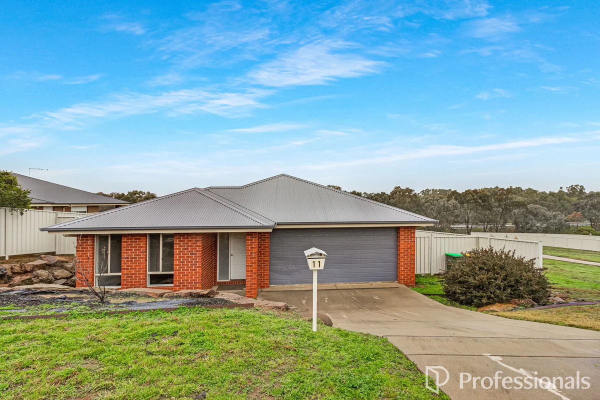 11 Sunvale Crescent, Estella NSW 2650