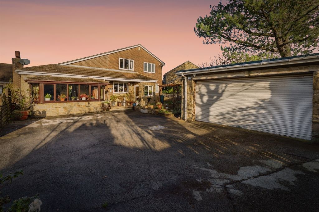 5 bed detached house for saleBirstall Lane, Drighlington, Bradford BD11