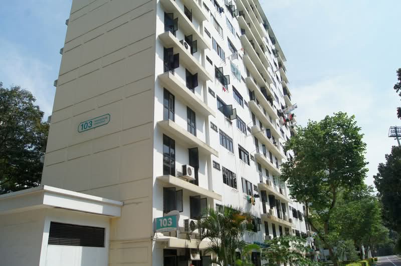 103 Henderson Crescent photo 5