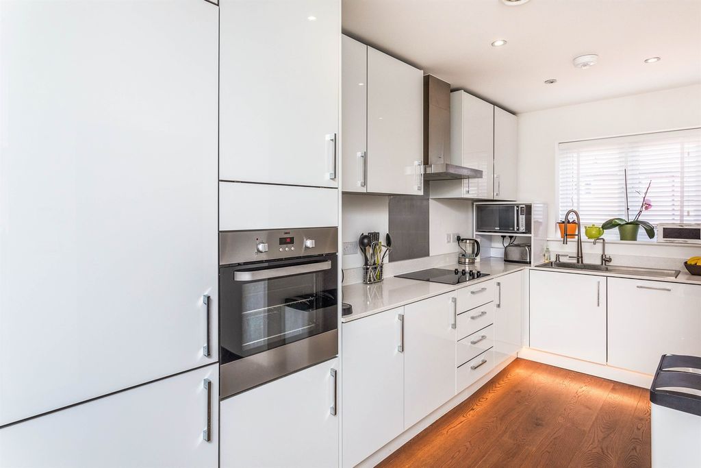Additional image 5 of 2 bed flat for saleSummerhouse Hill, Buckingham MK18
