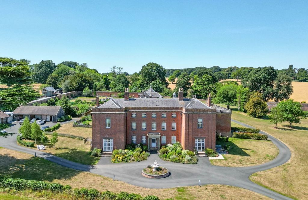 3 bed flat for saleMorphwoods, Gatacre Hall, Claverley WV5