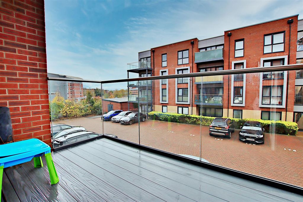 Additional image 2 of 2 bed flat for saleDarwin House, Holmesley Road, Borehamwood WD6