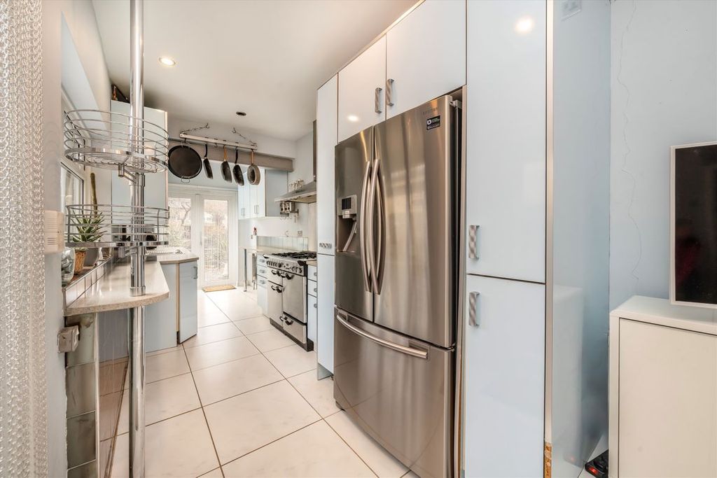 Additional image 3 of 4 bed semi-detached house for saleAvenue Road, Brentford TW8
