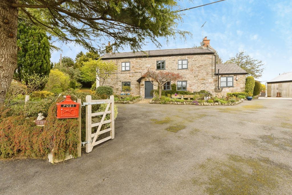 3 bed detached house for saleLlanfynydd, Flintshire LL11