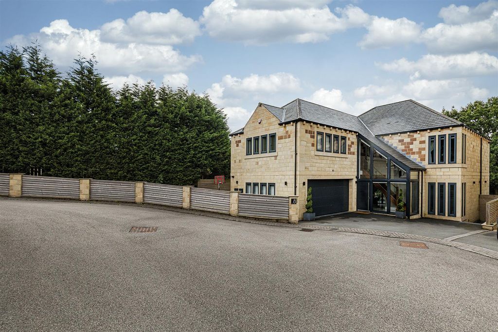 5 bed detached house for saleThe Beeches, Birkenshaw, Bradford BD11