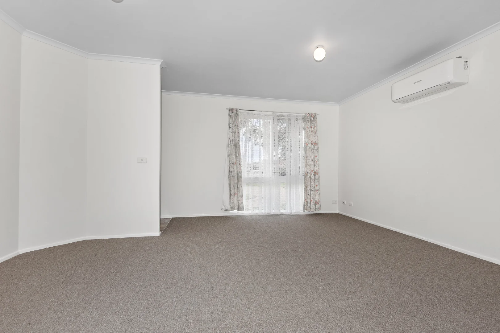 11 Glenn Close, Cranbourne West VIC 3977 photo 3