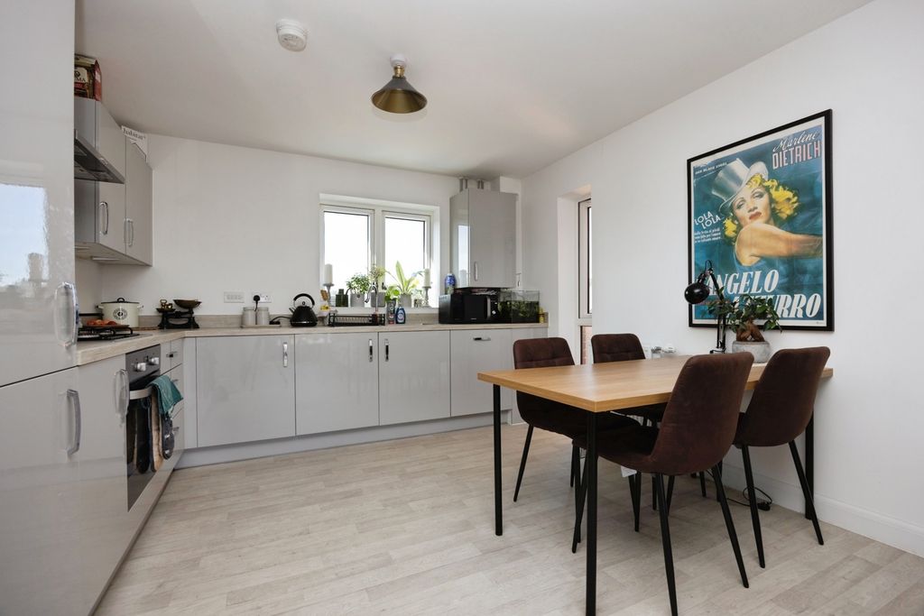 Additional image 12 of 2 bed flat for saleLouisburg Avenue, Bordon, Hampshire GU35