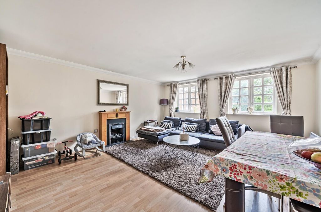 Additional image 5 of 2 bed flat for saleCourtney Place, Terrace Road South, Binfield, Bracknell RG42