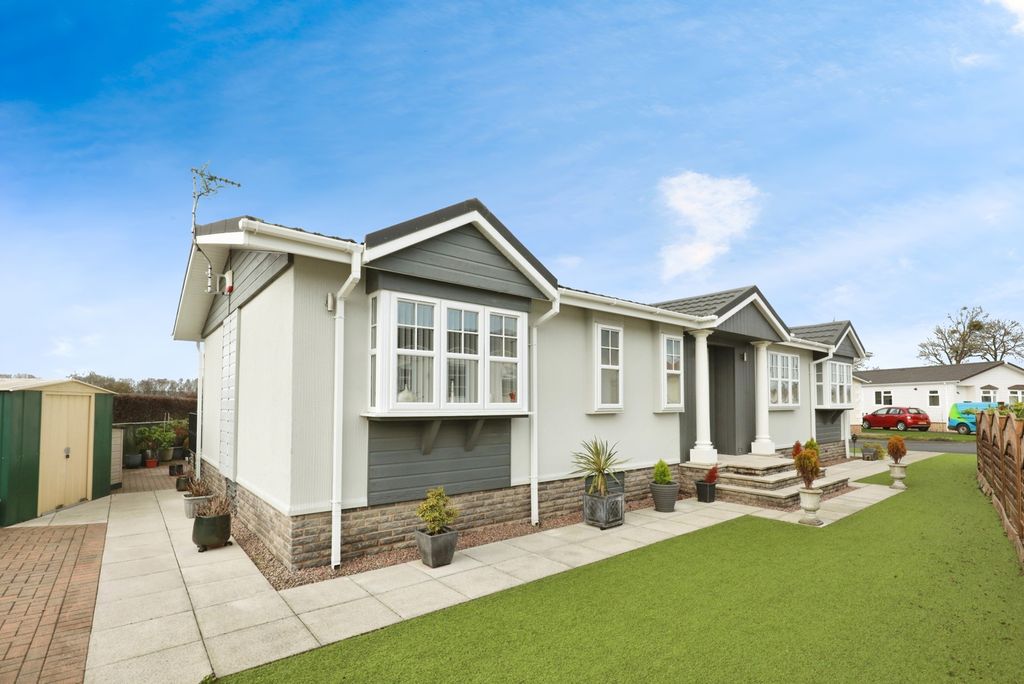 2 bed bungalow for saleDidbrook End, Broadway, Worcestershire WR12