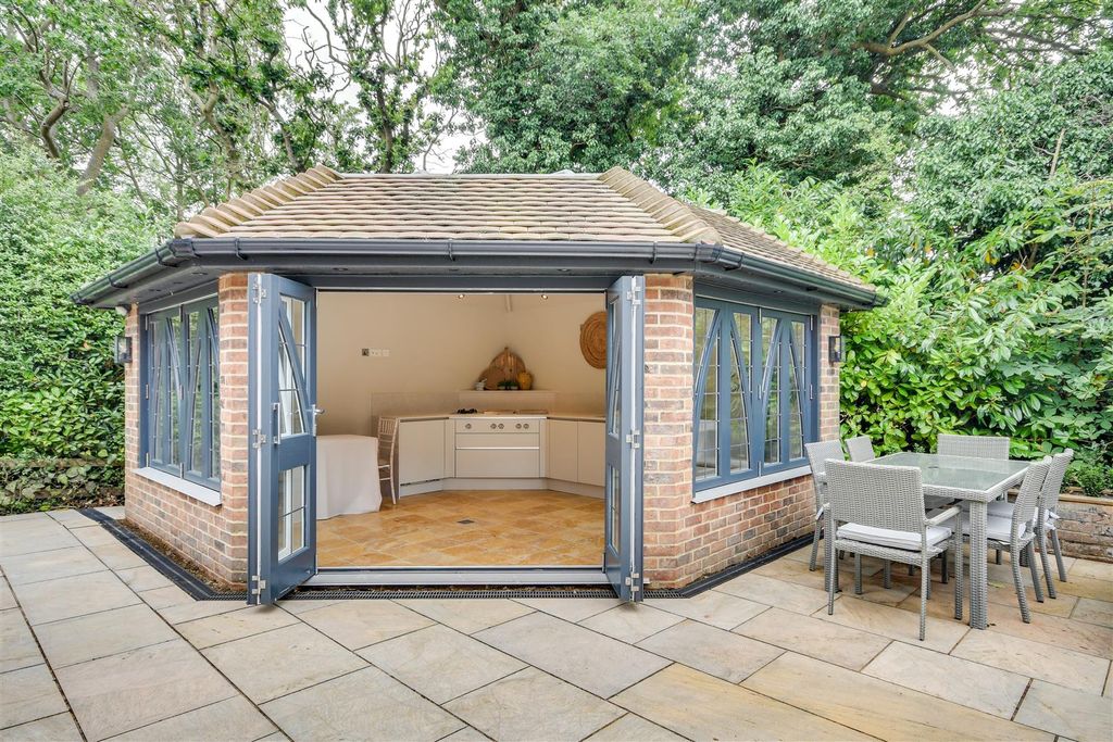Additional image 42 of 6 bed detached house for saleWambrook Close, Hutton Mount, Brentwood CM13