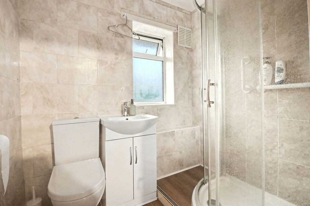 Additional image 7 of 2 bed flat for saleMidlands Estate, West End SO30