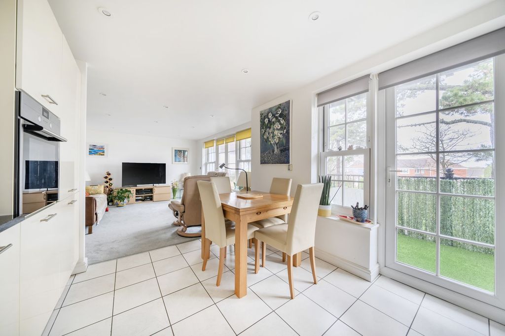 Additional image 5 of 2 bed flat for saleAldwick Avenue, Aldwick, Bognor Regis PO21