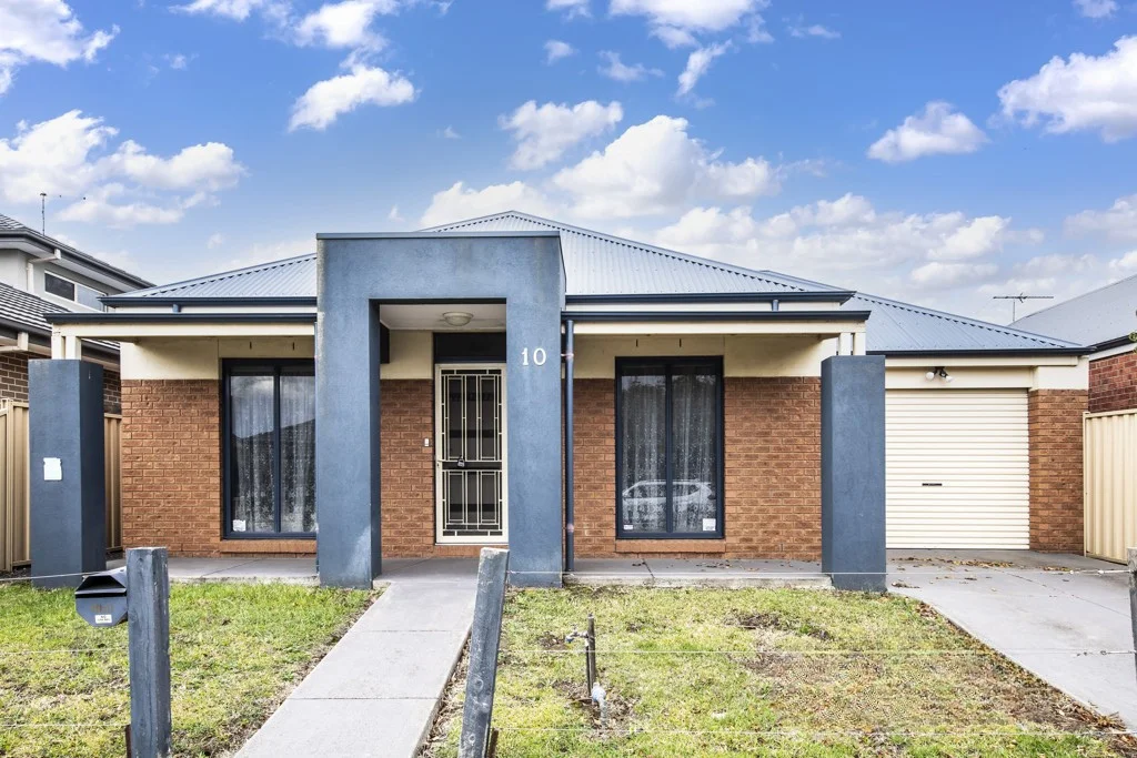 10 Beckett Crescent, Caroline Springs VIC 3023